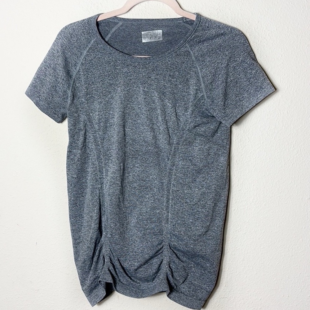 Athleta Fastest Track Short Sleeve‎ T-shirt in Grey Size M